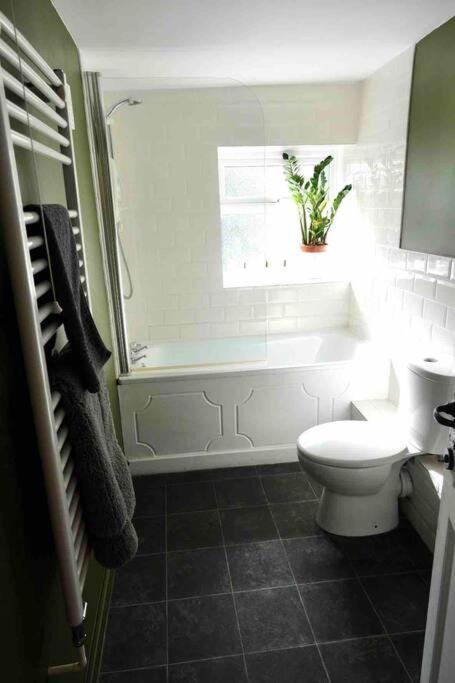 Regency Cottage 10 Minutes From Bath City Centre Exterior photo